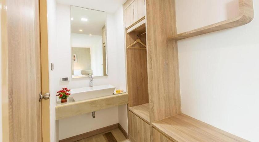 B2 Ubon Premier Hotel Убон Ратчатани Екстериор снимка